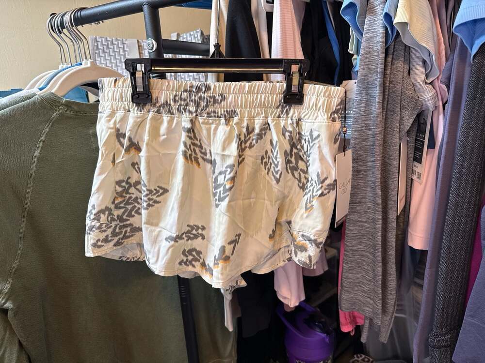 CALIA Women's Mid-Rise Infinity Run Short in Island Ikat Light Cream
